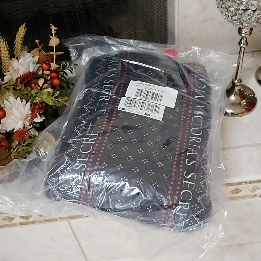 ❤️ VICTORIA'S SECRET Plush Sherpa Blanket ❤️
